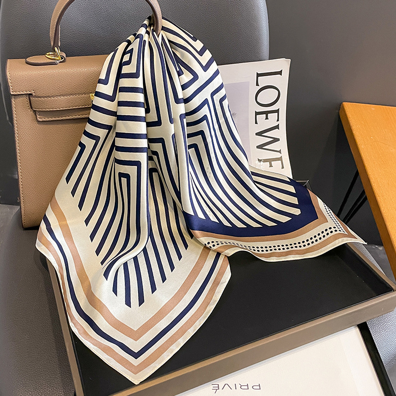 Luxury Brand Neckerchief Sprin - Wrist Wraps 评论和价格